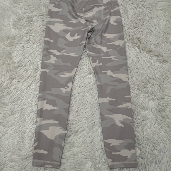 Athleta Elation Camo 7/8 Legging - Size XS - Picture 5 of 9
